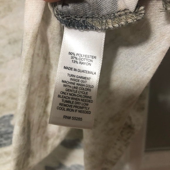 💫 3 for 30 💫 Express Camo Cold Shoulder Top - Picture 7 of 7